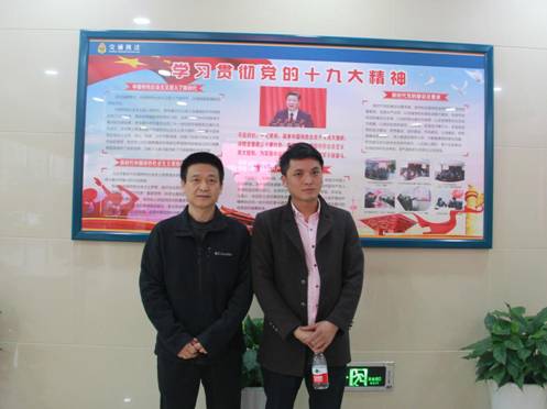 市運(yùn)管局副局長陳衛(wèi)東親切接見的哥陳政位