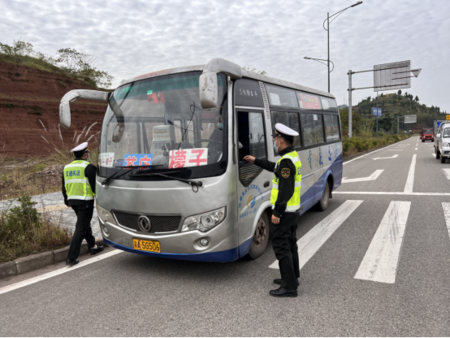 潼南交通执法支队严守一线织牢疫情防控网 - 重庆市出租汽车暨汽车